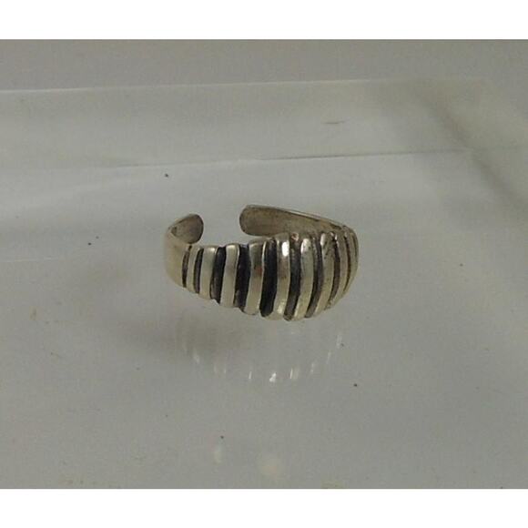 Handcrafted Ribbed Dome Toe Ring Sterling Silver Vintage Design Thailand 2g NOS - Picture 3 of 10